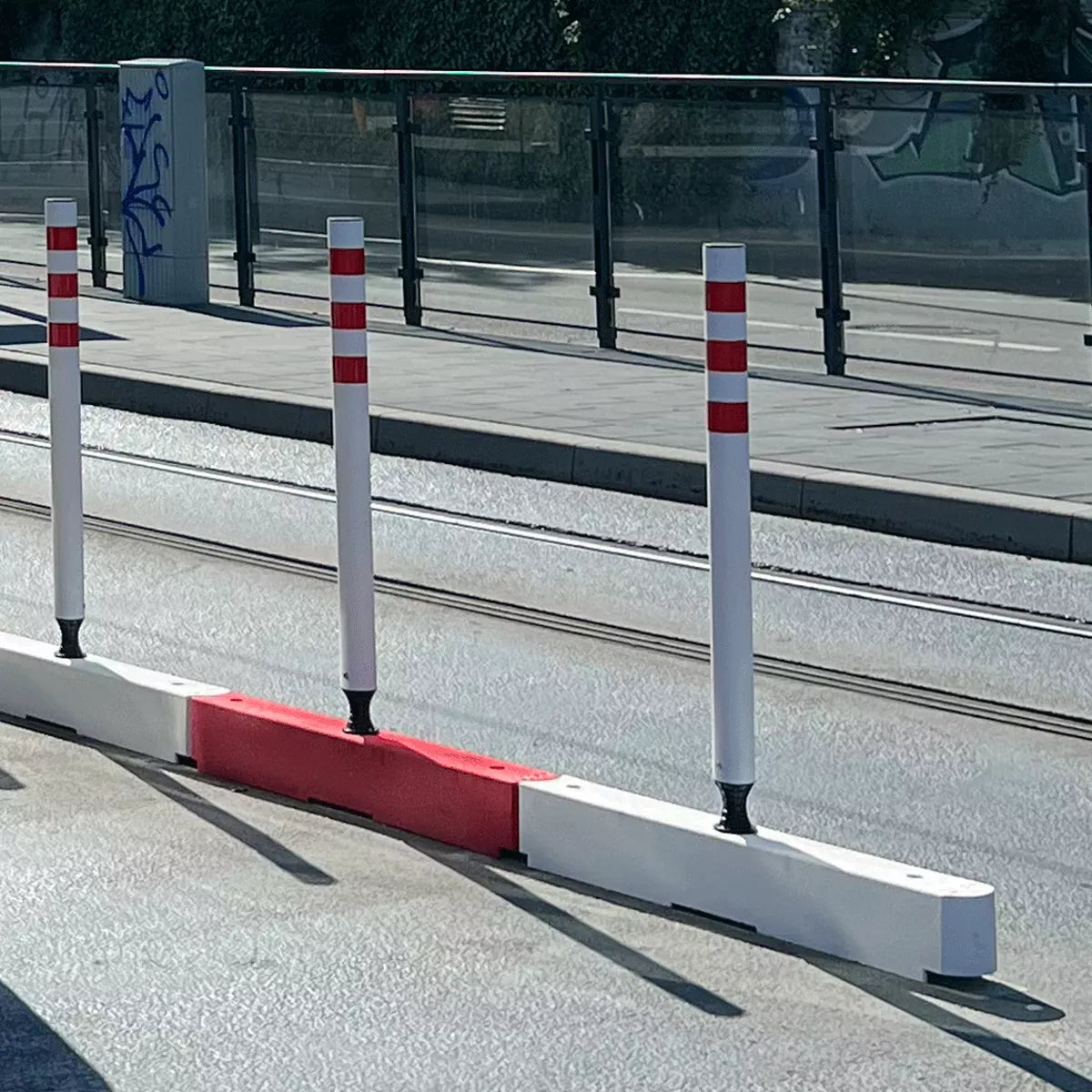 Schutzbügel, Poller, Pfosten, Schwellen