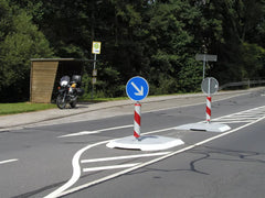 Montage von Verkehrsspiegeln, Pollern, Zäunen, Schrankenanlagen und Verkehrsinseln