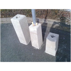 Fertigfundament / Betonsockelstein mit Holzverkeilung, für Verkehrszeichen, ø 60 mmxH 450 mm