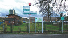 Montage von Informations- und Orientierungstafeln